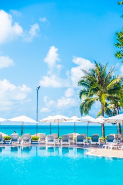 Otelde açık yüzme havuzu