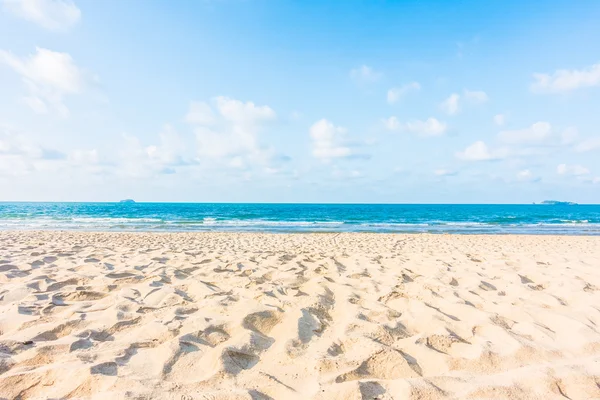 Güzel tropikal plaj ve deniz