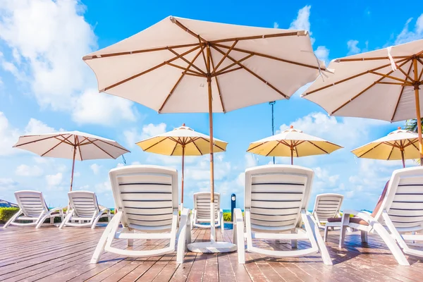 Otelde açık yüzme havuzu