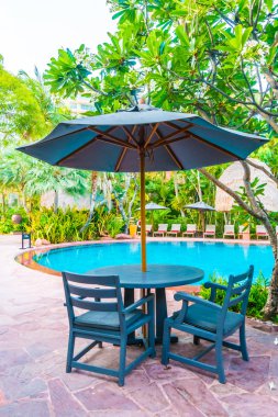 Otelde açık yüzme havuzu