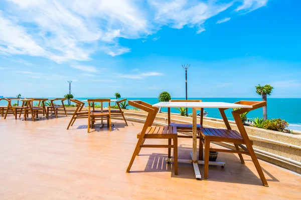 椅子とテーブルの海 — ストック写真