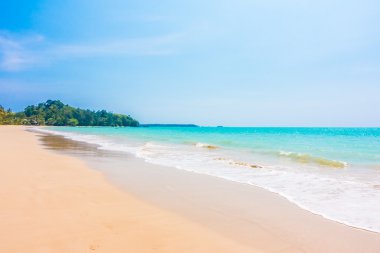 Güzel tropikal plaj ve deniz