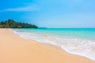Güzel tropikal plaj ve deniz