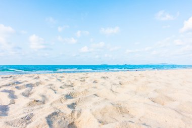 Güzel tropikal plaj ve deniz