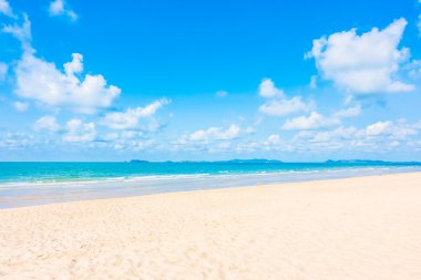 Güzel tropikal plaj ve deniz