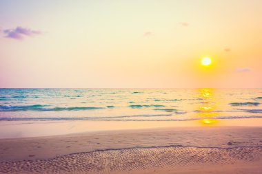 tropik sahilde güzel gün batımı