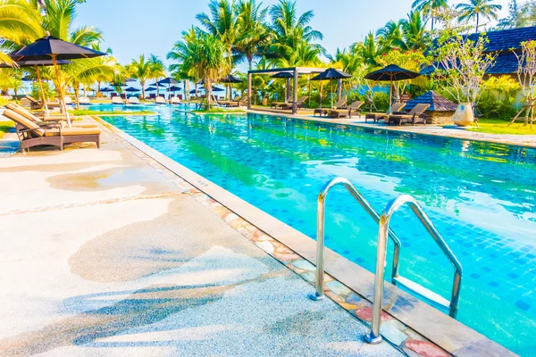 lüks Açık Yüzme Havuzu