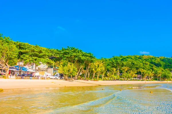 Bela praia tropical e paisagem marinha — Fotografia de Stock