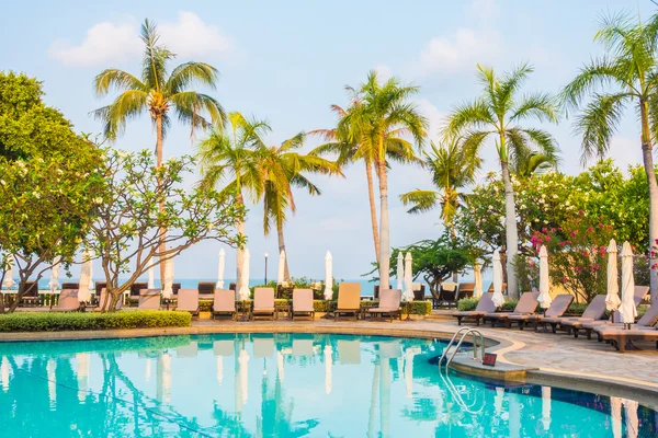 Bella piscina di lusso — Foto Stock