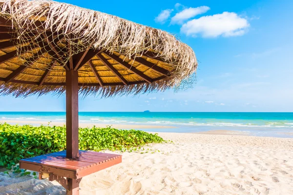 Güzel tropikal plaj ve deniz