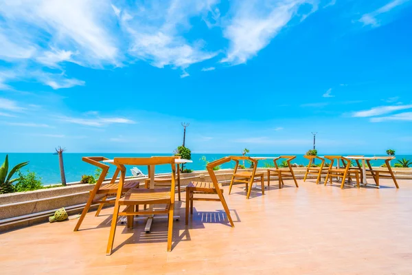 Židle a stůl s mořem — Stock fotografie