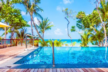 Şemsiye havuzu ve sandalye