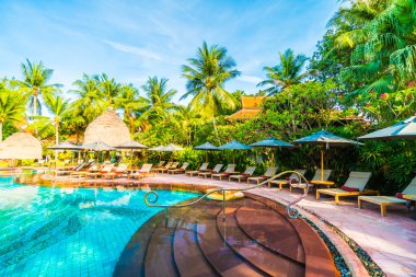 Otelde açık yüzme havuzu