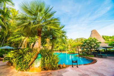 Otelde açık yüzme havuzu