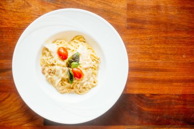 Leziz spagetti carbonara