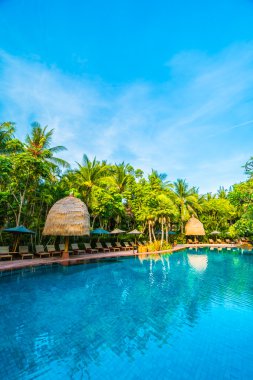 Otelde açık yüzme havuzu