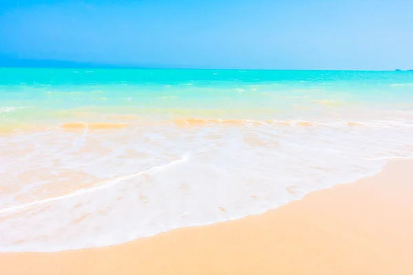 Bellissimo mare tropicale e spiaggia — Foto Stock