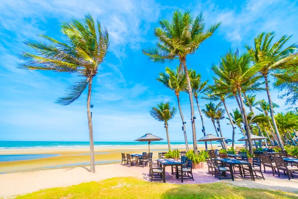 Hermosa playa tropical y el mar —  Fotos de Stock