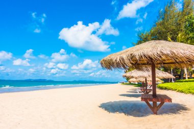 Güzel tropikal plaj ve deniz