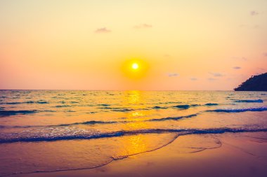 tropik sahilde güzel gün batımı