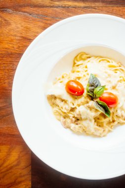 Leziz spagetti carbonara