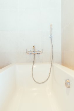 Beyaz küvet dekorasyon