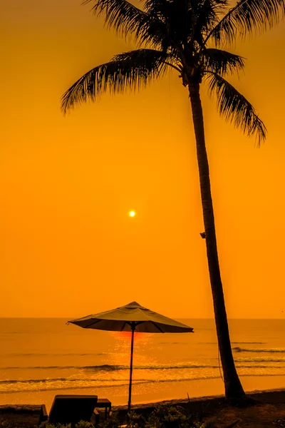 Beautiful Silhouettes of luxury umbrellas and chairs — Stock Photo, Image