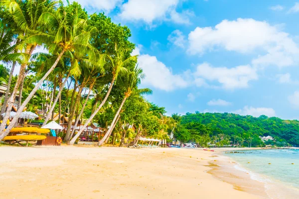 Belle plage tropicale et mer — Photo