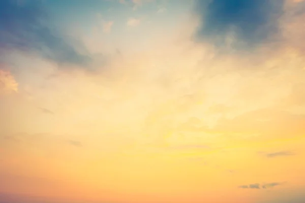 Belo pôr do sol no céu — Fotografia de Stock