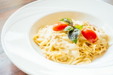 Leziz spagetti carbonara