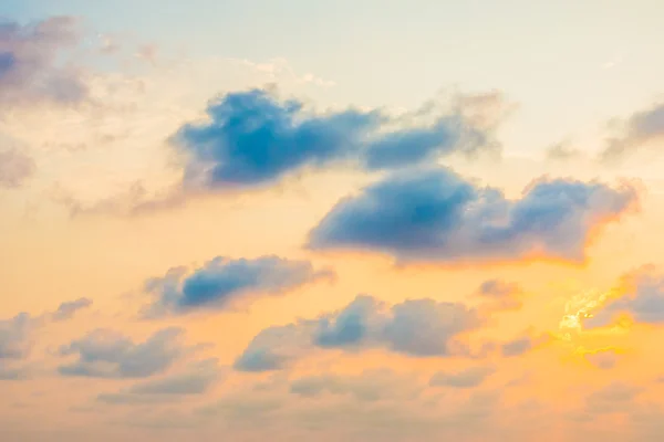 Zachód słońca z chmury na niebie — Zdjęcie stockowe