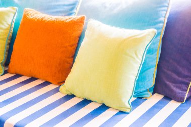 Güzel lüks yastıklar Divan