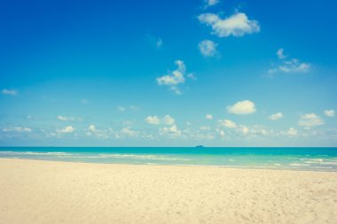 Güzel tropikal plaj ve deniz