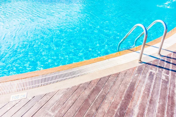 Schönes Schwimmbad — Stockfoto