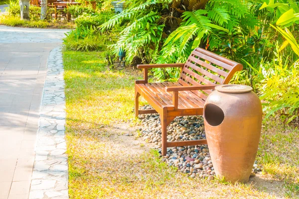 Empty Bench in park — Stock Photo, Image