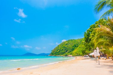 Güzel tropikal plaj ve deniz