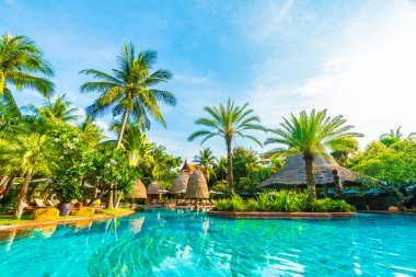 Otelde açık yüzme havuzu