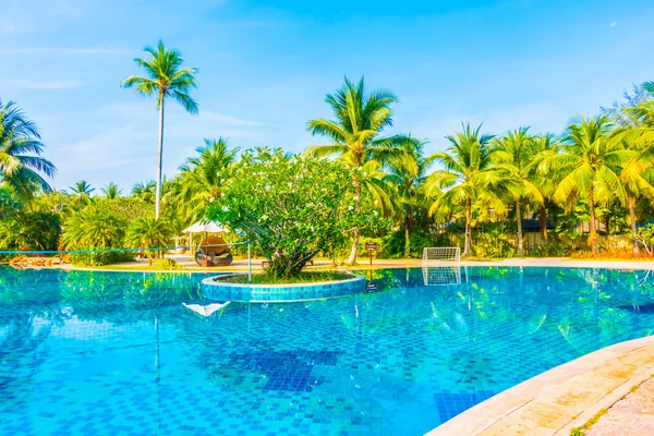 Outdoor swimming pool — Stock Photo, Image