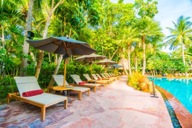 Otelde açık yüzme havuzu