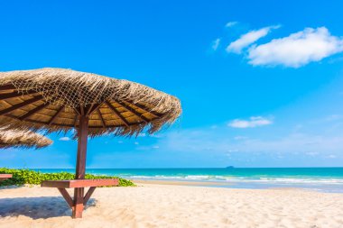 Güzel tropikal plaj ve deniz