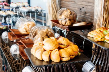 Otel restoranında açık büfe