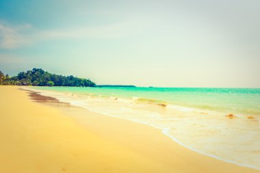 Güzel tropikal plaj ve deniz