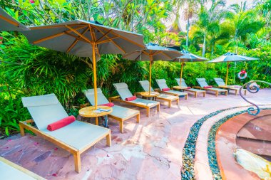 Otelde açık yüzme havuzu