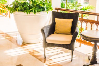 oturma odasında kanepede yastık