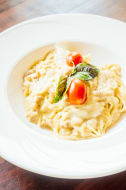 Leziz spagetti carbonara