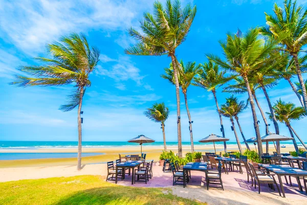 Hermosa playa tropical y el mar —  Fotos de Stock