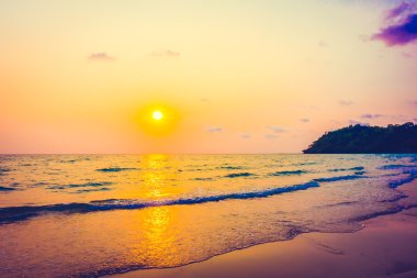 tropik sahilde güzel gün batımı