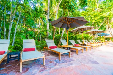 Otelde açık yüzme havuzu