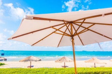 Güzel lüks şemsiye ve sandalye