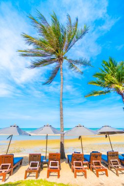 Şemsiye ve tropikal plaj sandalye